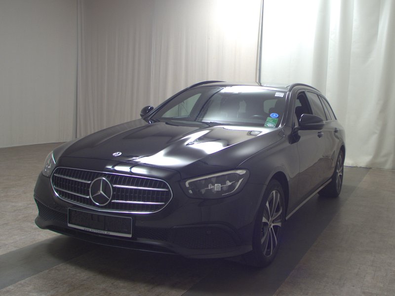 Mercedes-Benz E 300 e karavan automatik Avantgarde • panorama • ACC — 2