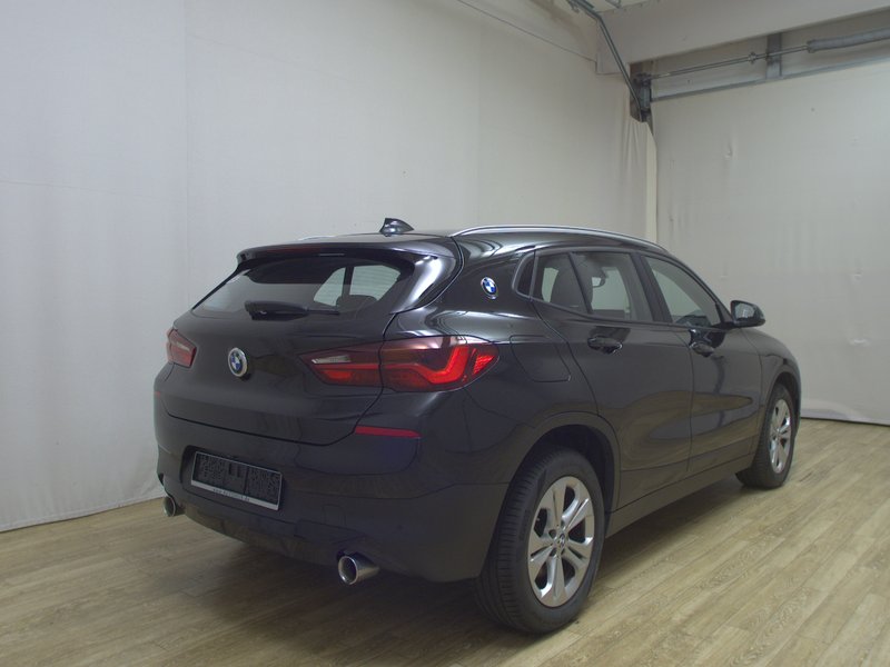 BMW X2 xDrive20d automatik Advantage • ACC • el. peta vrata — 4