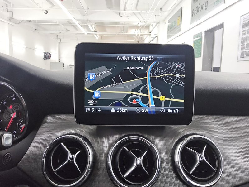Mercedes-Benz CLA 220 Shooting Brake 4MATIC automatik Urban • LED — 7
