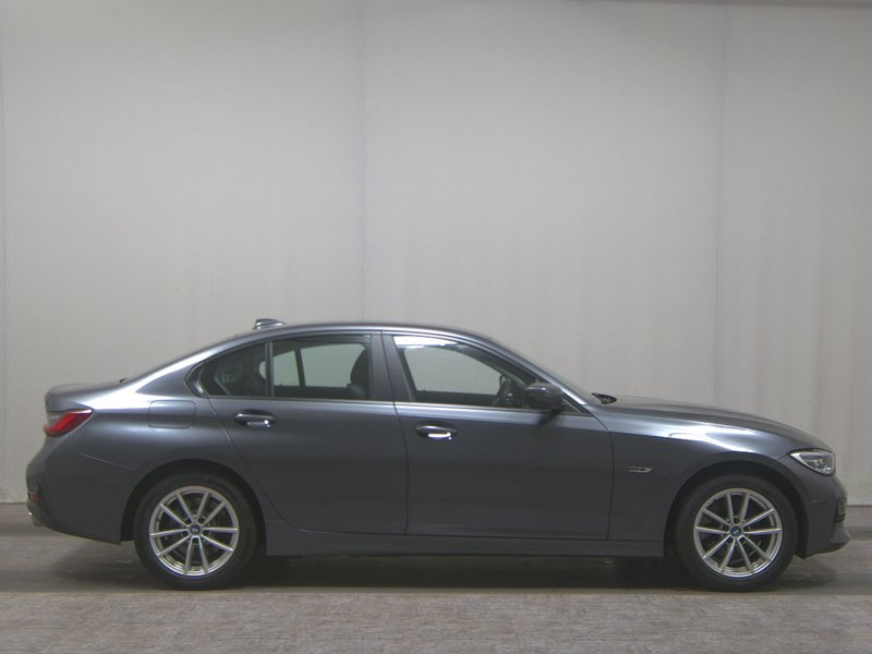 BMW 320e automatik Advantage • koža • LED
