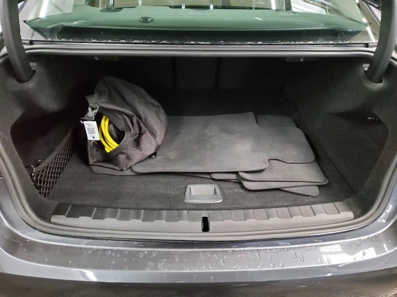 BMW 320e automatik Advantage • koža • LED — 12