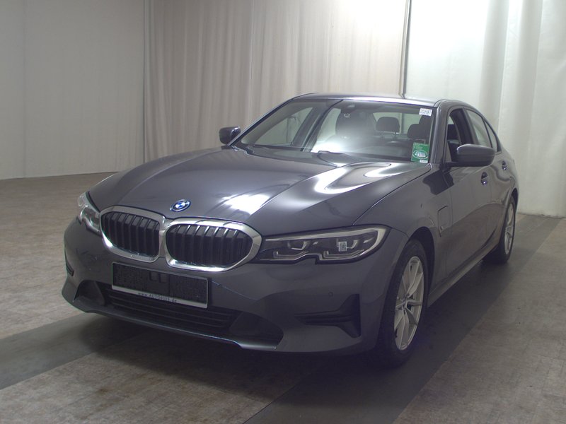 BMW 320e automatik Advantage • koža • LED — 2