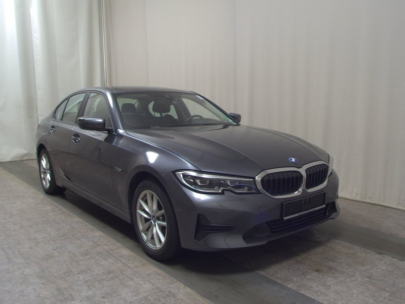 BMW 320e automatik Advantage • koža • LED — 3