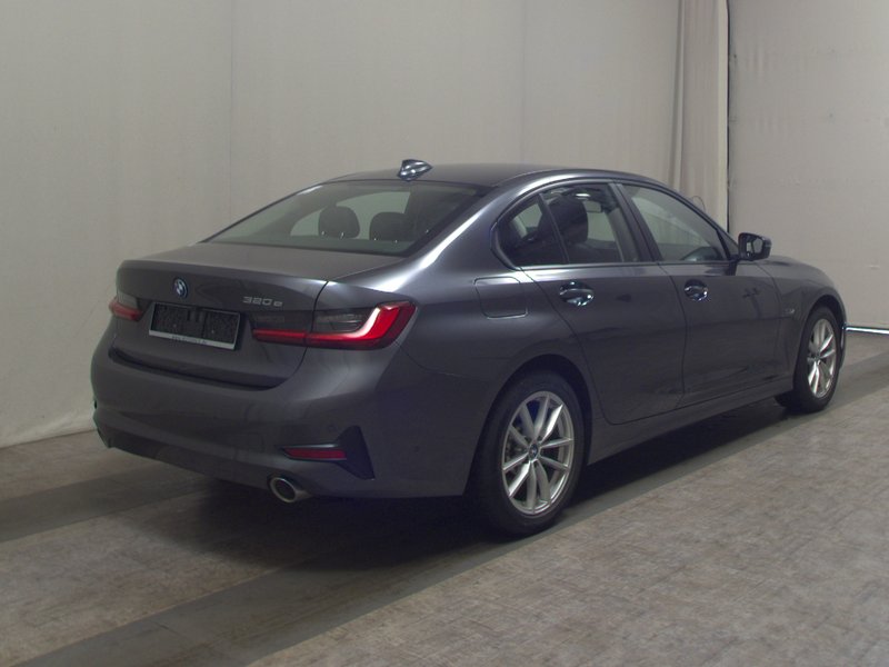 BMW 320e automatik Advantage • koža • LED — 4
