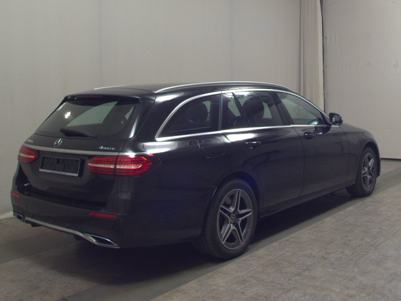 Mercedes-Benz E 300 de 4MATIC karavan automatik AMG Line • ACC • zračno ogibanje — 4