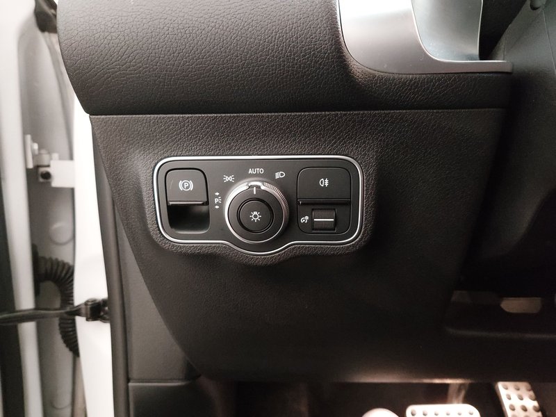Mercedes-Benz GLB 200 d automatik AMG Line • ACC • digitalni instrumenti — 7