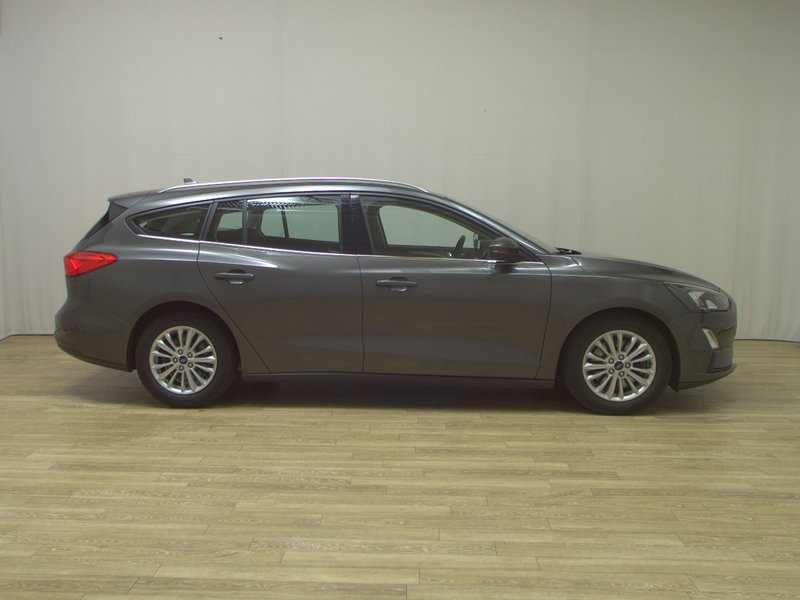 Ford Focus Turnier 1.5 EcoBlue automatik Titanium • bežično punjenje • Full LED