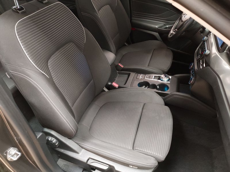 Ford Focus Turnier 1.5 EcoBlue automatik Titanium • bežično punjenje • Full LED — 10