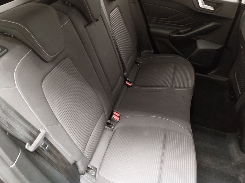 Ford Focus Turnier 1.5 EcoBlue automatik Titanium • bežično punjenje • Full LED — 12