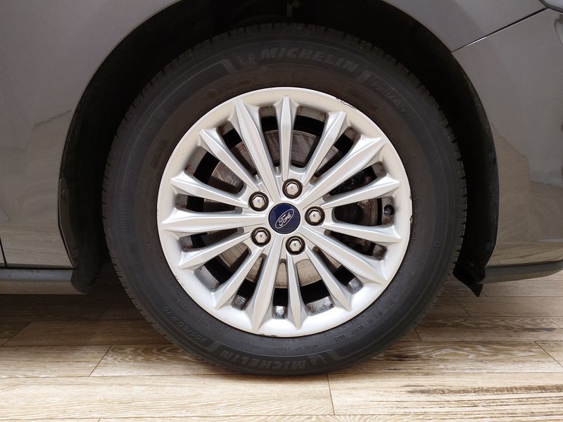 Ford Focus Turnier 1.5 EcoBlue automatik Titanium • bežično punjenje • Full LED — 8
