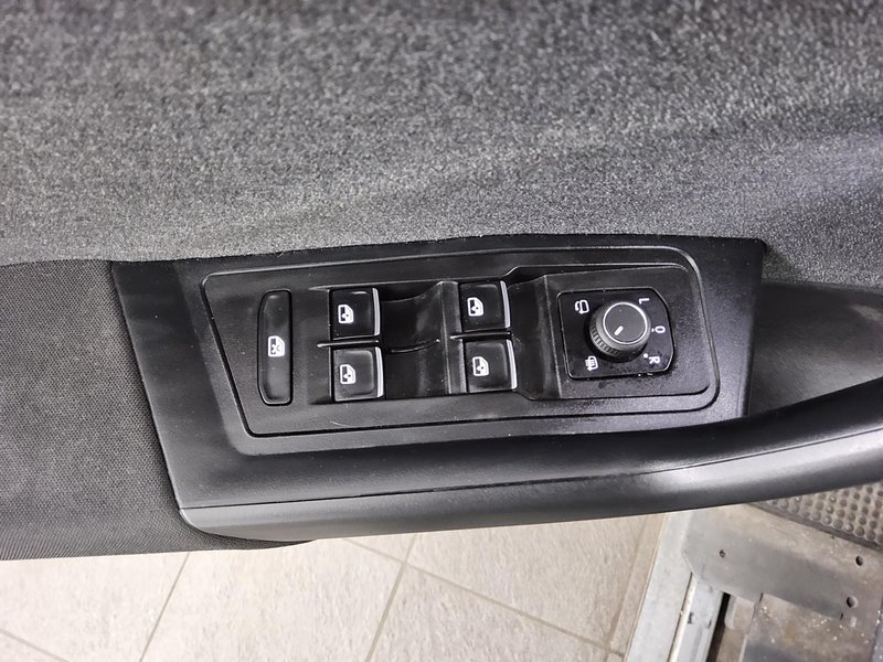 Volkswagen T-Roc 2.0 TDI automatik Move • ACC • Full LED — 10