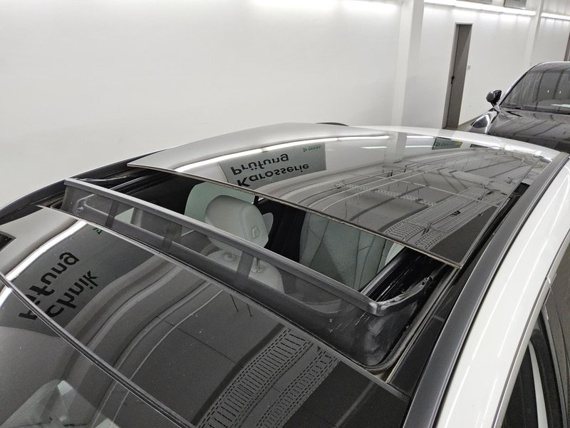 Mercedes-Benz EQA 250 Edition 1 AMG • panorama • koža — 12