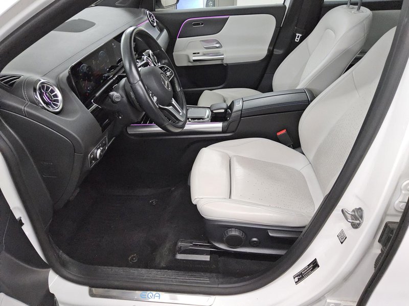 Mercedes-Benz EQA 250 Edition 1 AMG • panorama • koža — 9