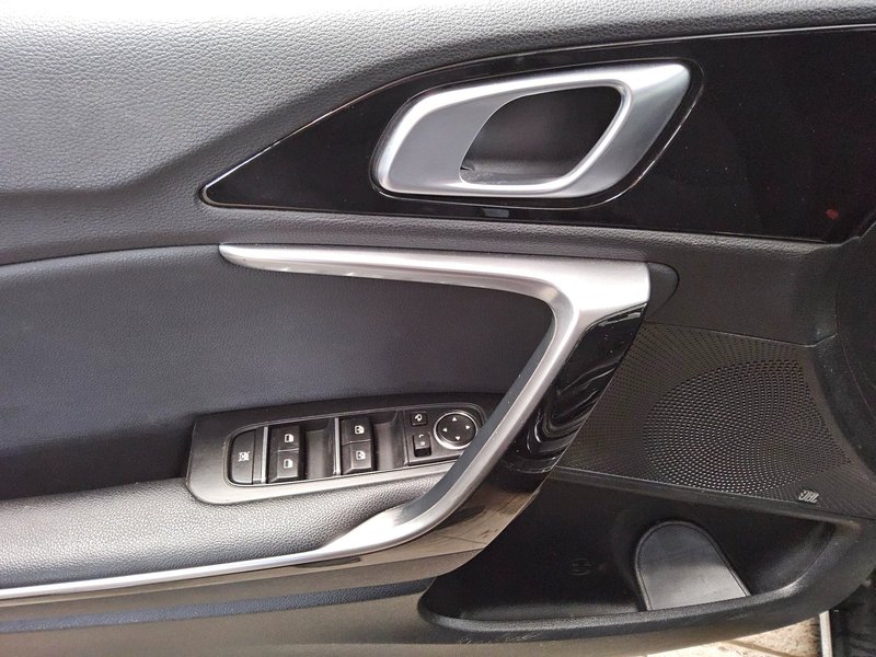 Kia cee'd 1.6 CRDI Spirit automatik • ACC • AHK — 9