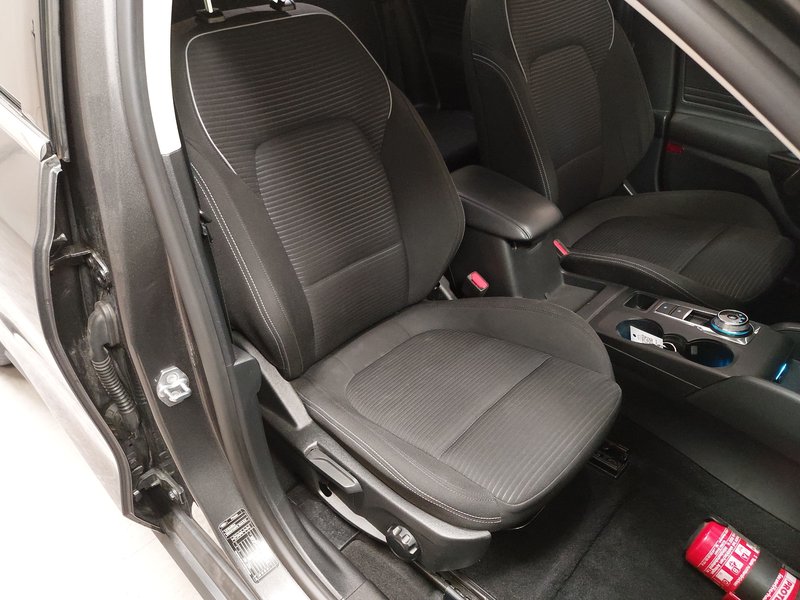 Ford Focus Turnier 1.5 automatik EB Titanium • LED • navigacija — 10