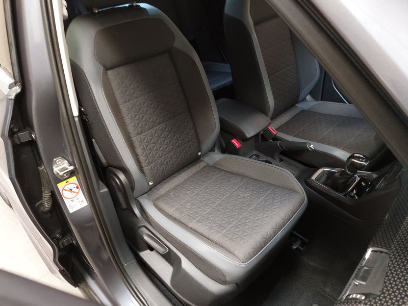 Volkswagen T-Cross 1.0 TSI R-Line automatik • ACC • Full LED — 10