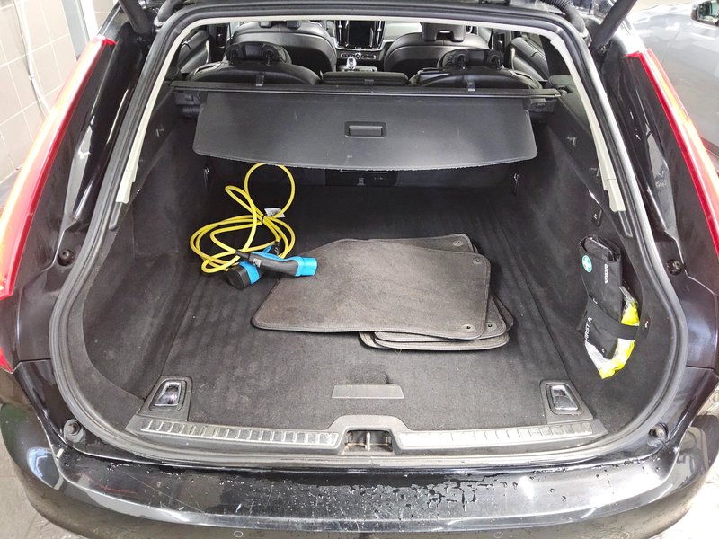 Volvo V90 T8 AWD Hybrid Inscription automatik • panorama • ACC — 13