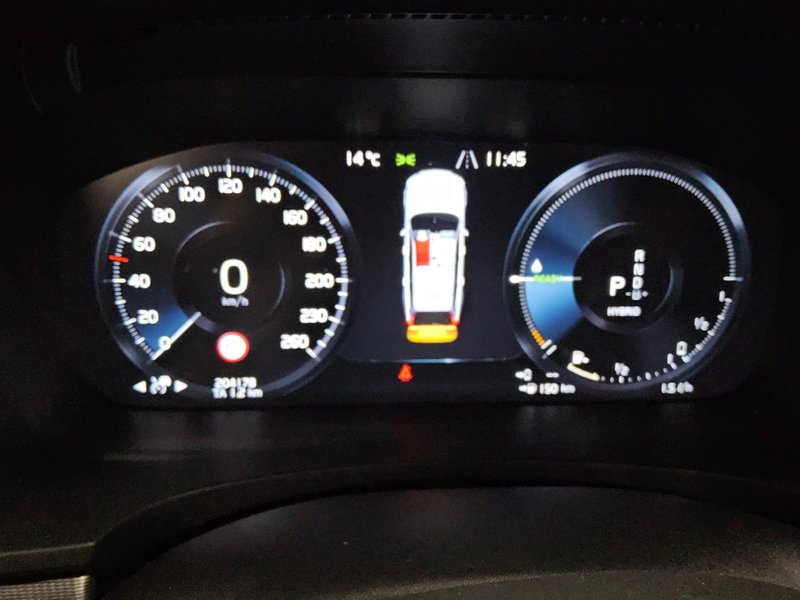 Volvo V90 T8 AWD Hybrid Inscription automatik • panorama • ACC — 8