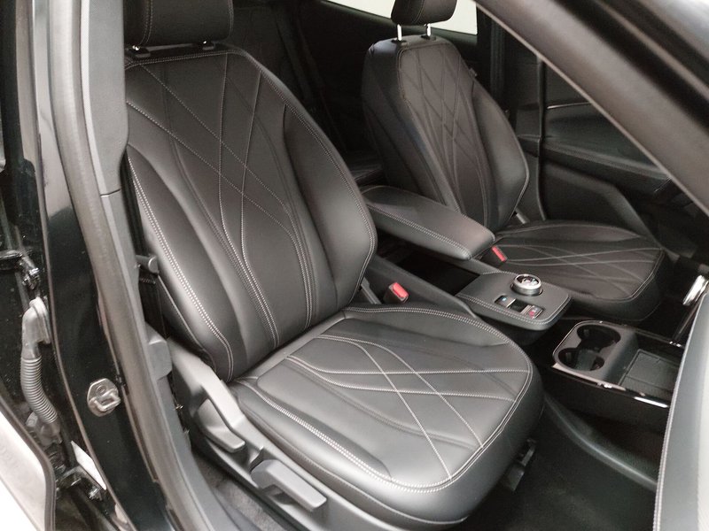 Ford Mustang Mach-E • ACC • bežično punjenje — 15