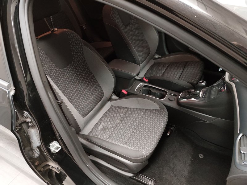 Opel Astra ST 1.4 TURBO Edition automatik • Full LED — 10