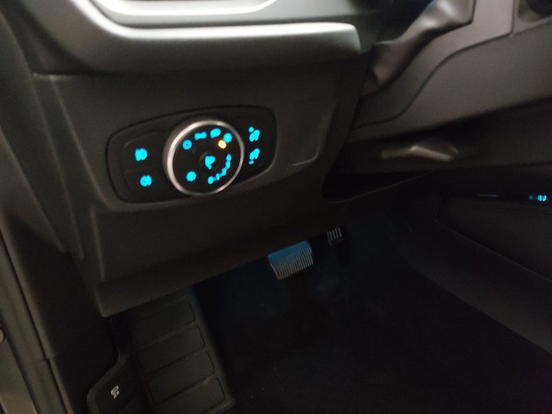 Ford Focus Turnier 1.5 EcoBlue automatik Titanium • bežično punjenje • Full LED — 7