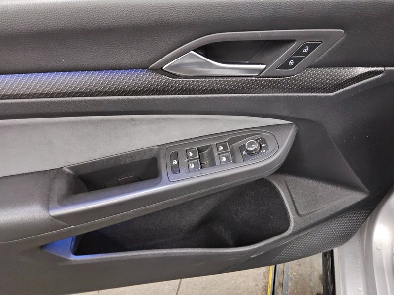 Volkswagen Golf 8 Variant 2.0 TDI automatik R-Line • ACC • Full LED — 10