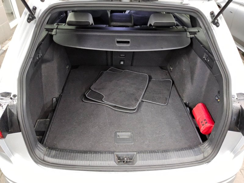 Volkswagen Golf 8 Variant 2.0 TDI automatik R-Line • ACC • Full LED — 12