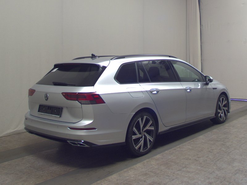 Volkswagen Golf 8 Variant 2.0 TDI automatik R-Line • ACC • Full LED — 4