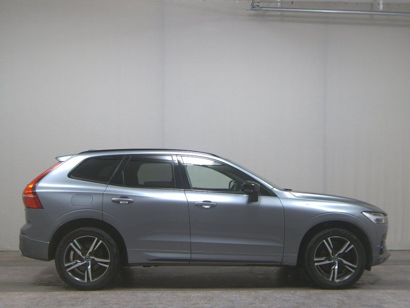 Volvo XC60 B4 D AWD automatik R-Design • AHK • električna peta vrata