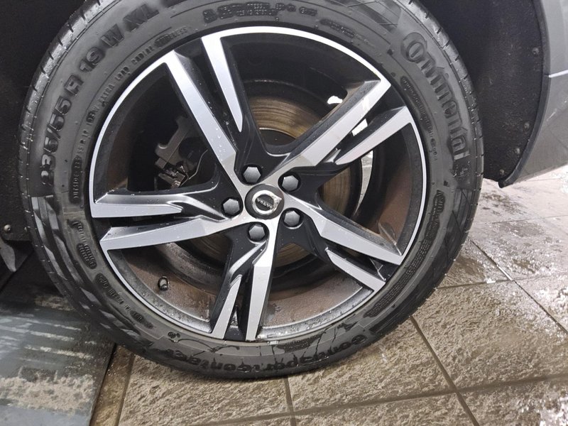 Volvo XC60 B4 D AWD automatik R-Design • AHK • električna peta vrata — 11