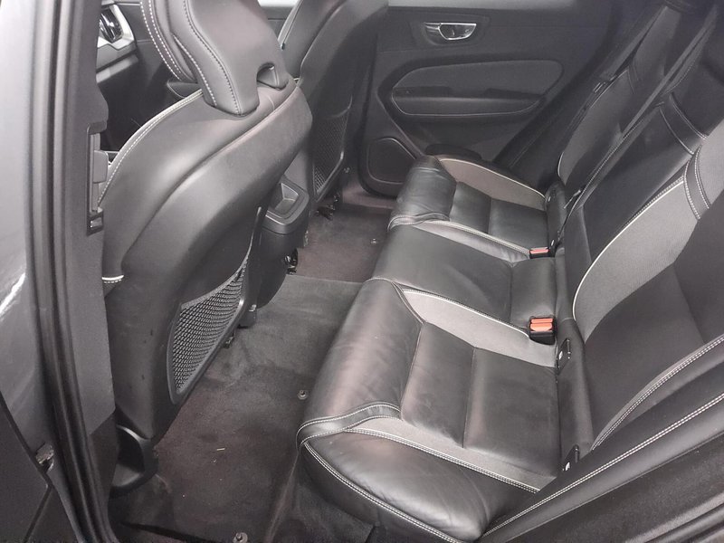 Volvo XC60 B4 D AWD automatik R-Design • AHK • električna peta vrata — 13
