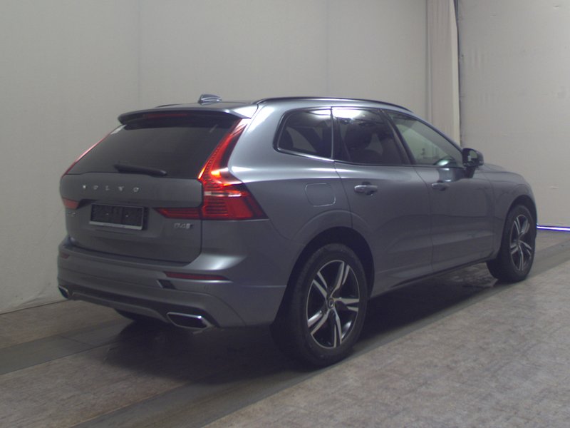Volvo XC60 B4 D AWD automatik R-Design • AHK • električna peta vrata — 4