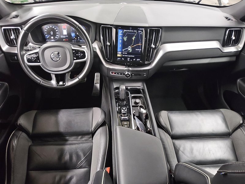 Volvo XC60 B4 D AWD automatik R-Design • AHK • električna peta vrata — 5