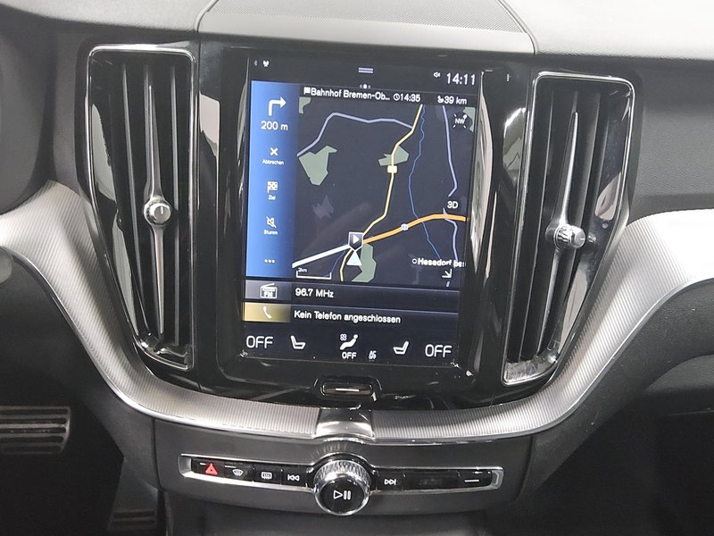 Volvo XC60 B4 D AWD automatik R-Design • AHK • električna peta vrata — 7