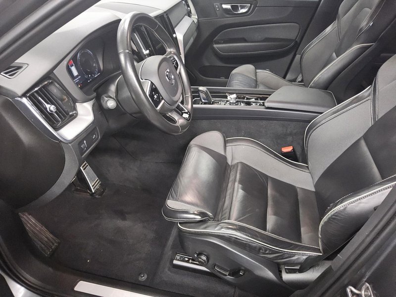 Volvo XC60 B4 D AWD automatik R-Design • AHK • električna peta vrata — 9