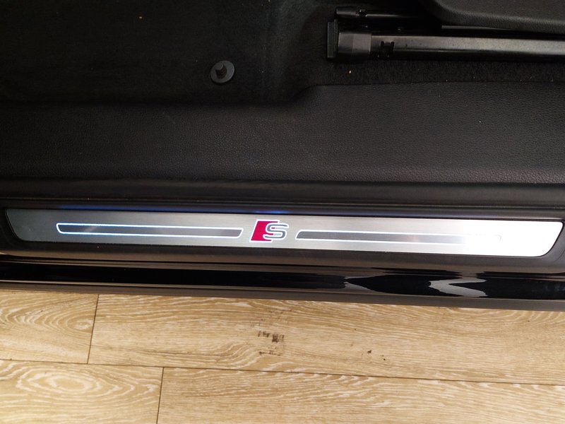 Audi Q3 45 TFSI automatik S line • Full LED • digitalni instrumenti — 15