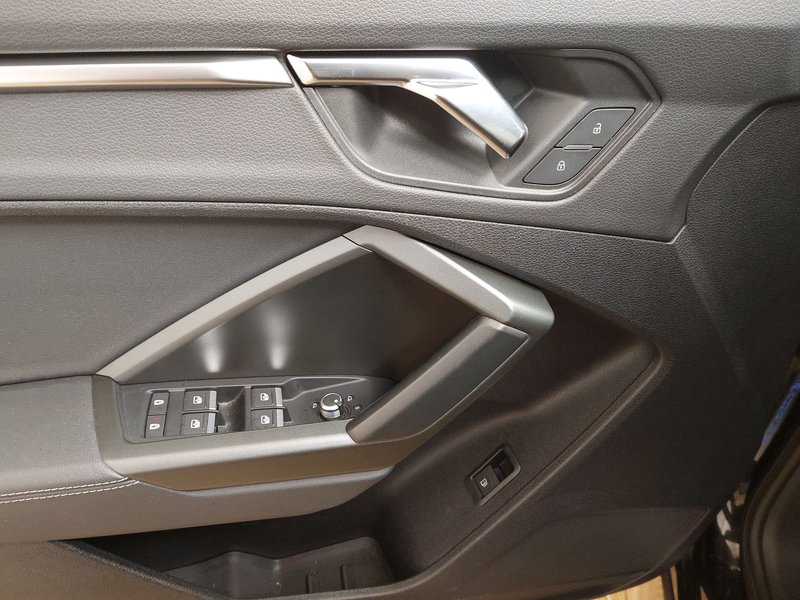 Audi Q3 45 TFSI automatik S line • Full LED • digitalni instrumenti — 5