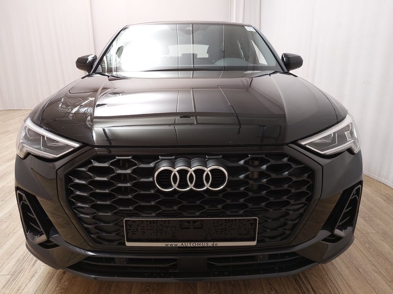 Audi Q3 45 TFSI automatik S line • Full LED • digitalni instrumenti — 9