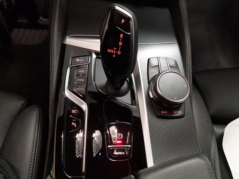 BMW 530e Touring M Sport automatik • ACC • električna peta vrata — 16