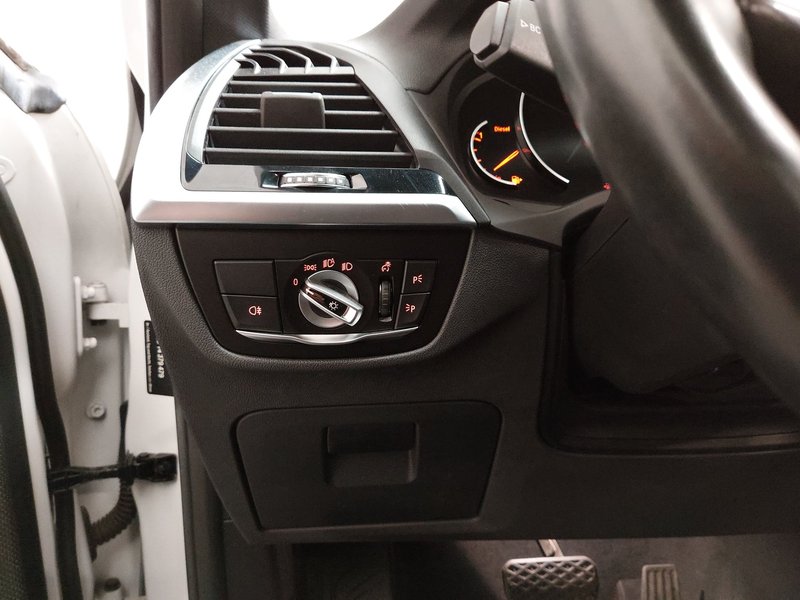 BMW X3 xDrive20d automatik Advantage • Full LED • digitalni instrumenti — 7