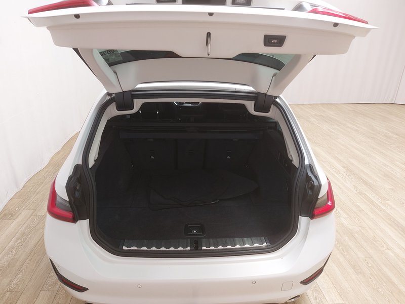 BMW 320d Touring automatik Sport Line • ACC • LED — 17