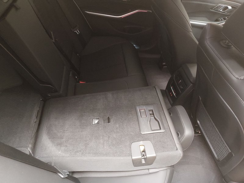 BMW 320d Touring automatik Sport Line • ACC • LED — 23