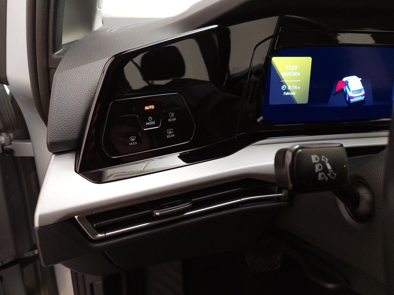Volkswagen Golf Variant 2.0 TDI automatik Life • LED • digitalni instrumenti — 7