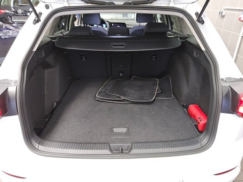 Volkswagen Golf 8 Variant 2.0 TDI automatik • ACC • LED — 12