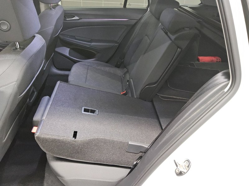 Volkswagen Golf 8 Variant 2.0 TDI automatik • ACC • LED — 13