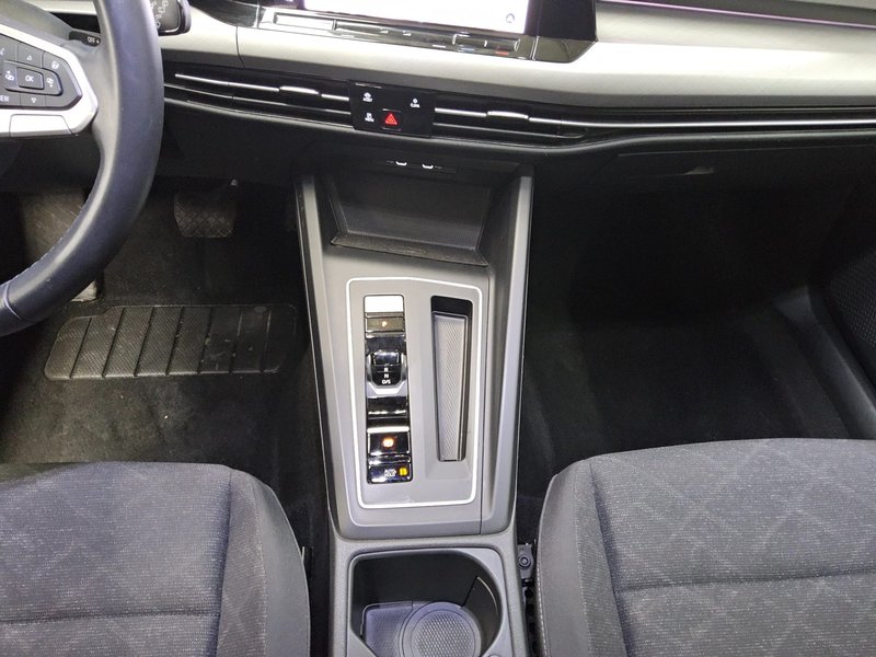 Volkswagen Golf 8 Variant 2.0 TDI automatik • ACC • LED — 6