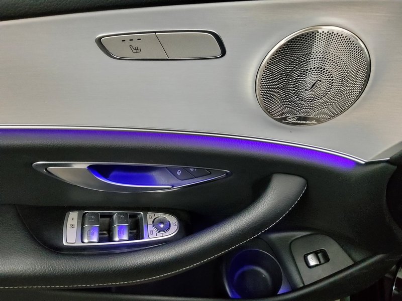 Mercedes-Benz E 300 de karavan automatik AMG Line • LED • digitalni instrumenti — 10