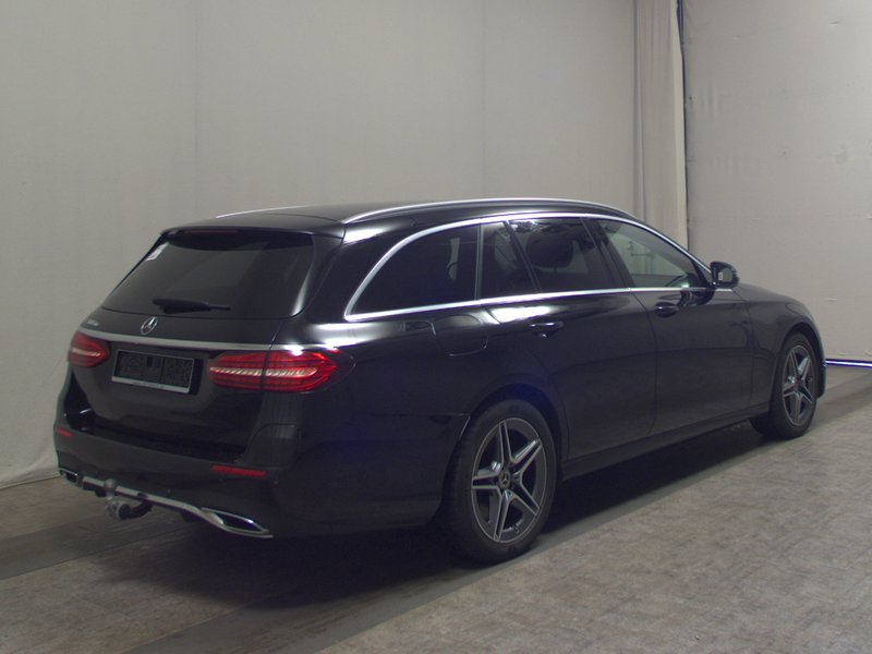 Mercedes-Benz E 300 de karavan automatik AMG Line • LED • digitalni instrumenti — 4