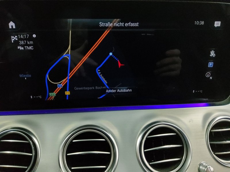 Mercedes-Benz E 300 de karavan automatik AMG Line • LED • digitalni instrumenti — 7