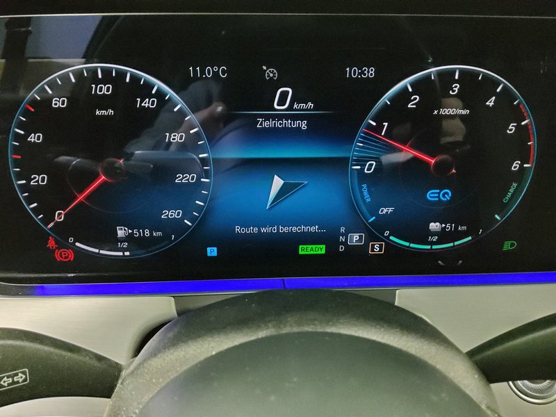 Mercedes-Benz E 300 de karavan automatik AMG Line • LED • digitalni instrumenti — 8